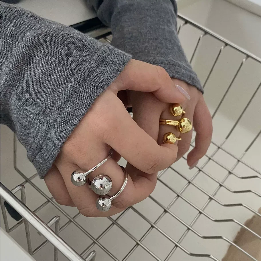 Cincin Bentuk Bola Desain Tiga Lapis Tidak Beraturan, Gaya Punk Metal yang Ekstravagan, untuk Wanita, Fashion Sederhana, Dapat Disesuaikan, Cocok untuk Hadiah