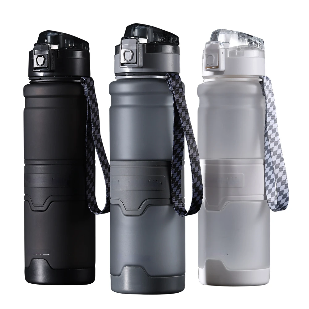 

Sports 32oz portable Tritan Leakproof Drinking Bottle with Flip Infuser for Kids Adults One Hand Open