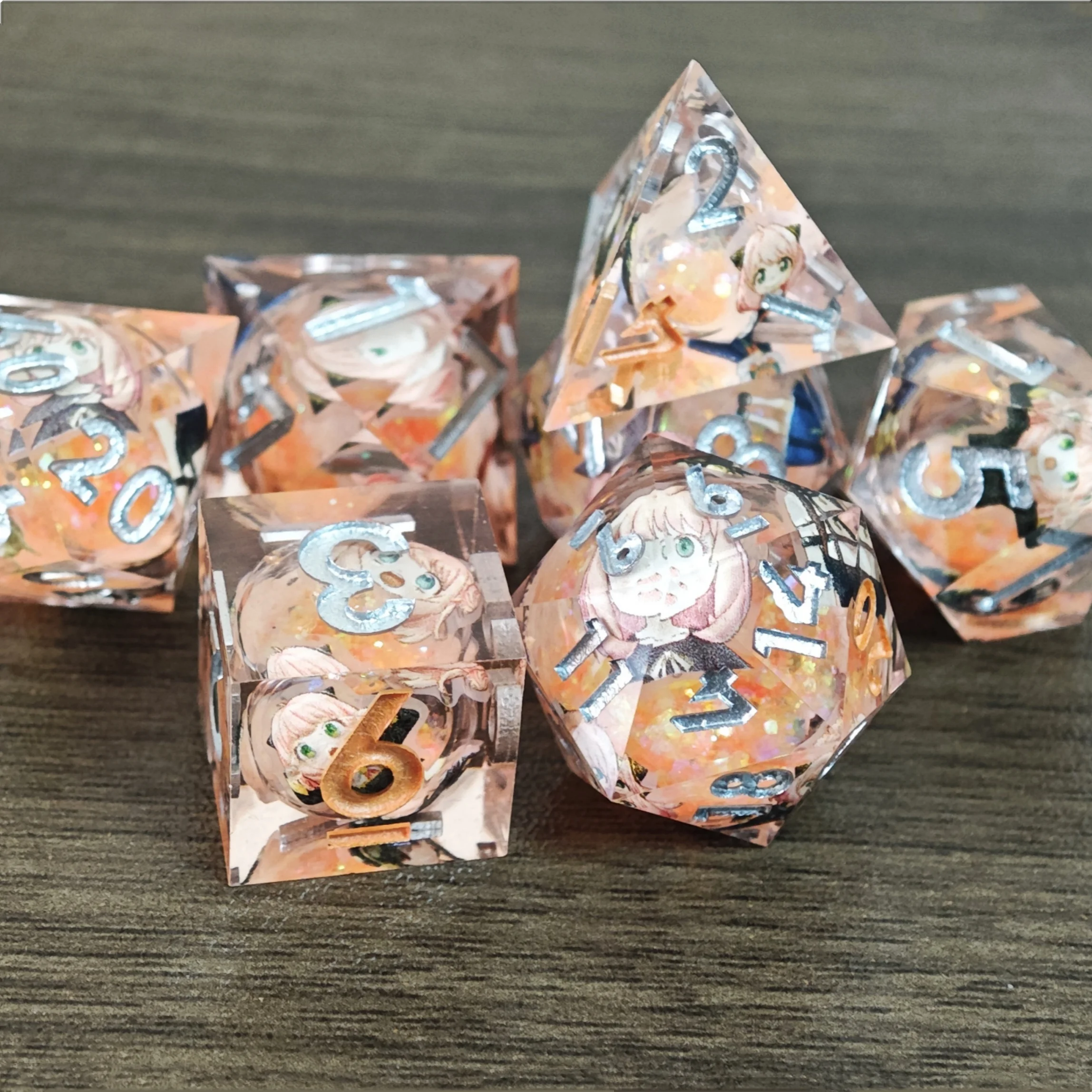 

MINI PLANET Новый набор кубиков DND в стиле аниме для TRPG DND COC, аксессуары для настольных игр, кубики из жидкого сердечника, смоляные кубики D20 DND Dice