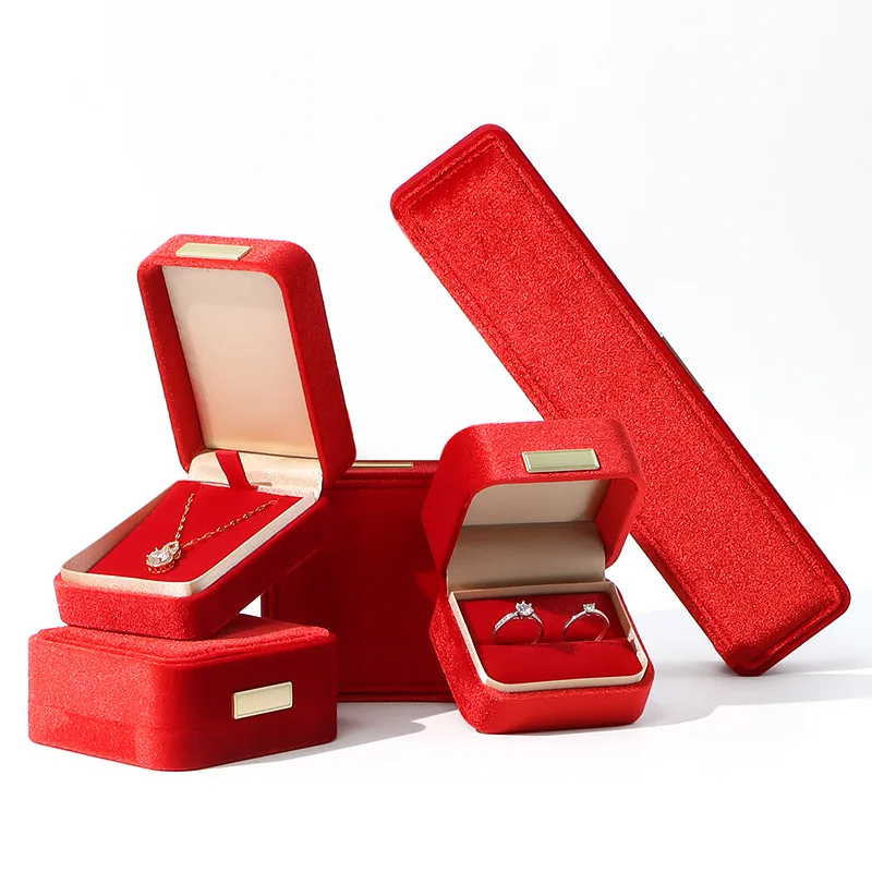 Premium Velvet Jewelry Box with Nameplate Elegant Rounded Corner Ring Necklace Box Luxury Display Gift Box for Jewelry Bracelet