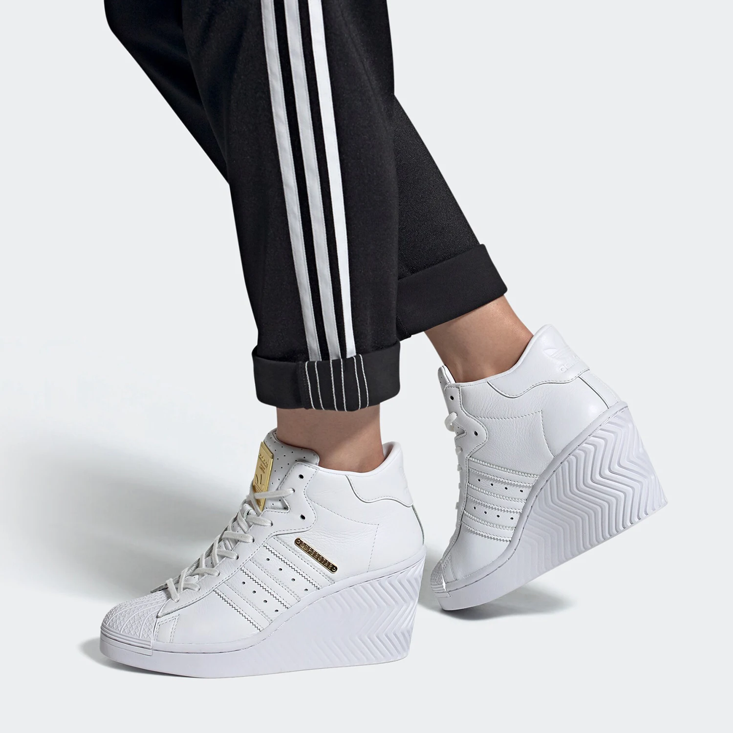

Женская спортивная обувь Adidas Genuine Originals SUPERSTAR ELLURE W FW3198