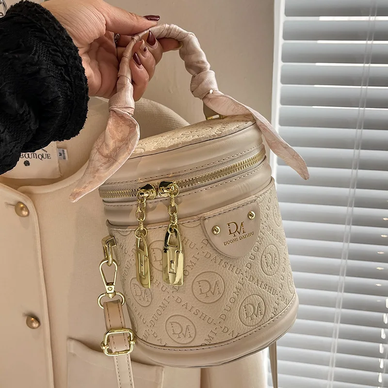 

New High-end Niche Ladies Bag Spring And Summer 2025 Cylindrical Large-capacity Commuter Bag Handbag Bucket Bag Joker Messenger