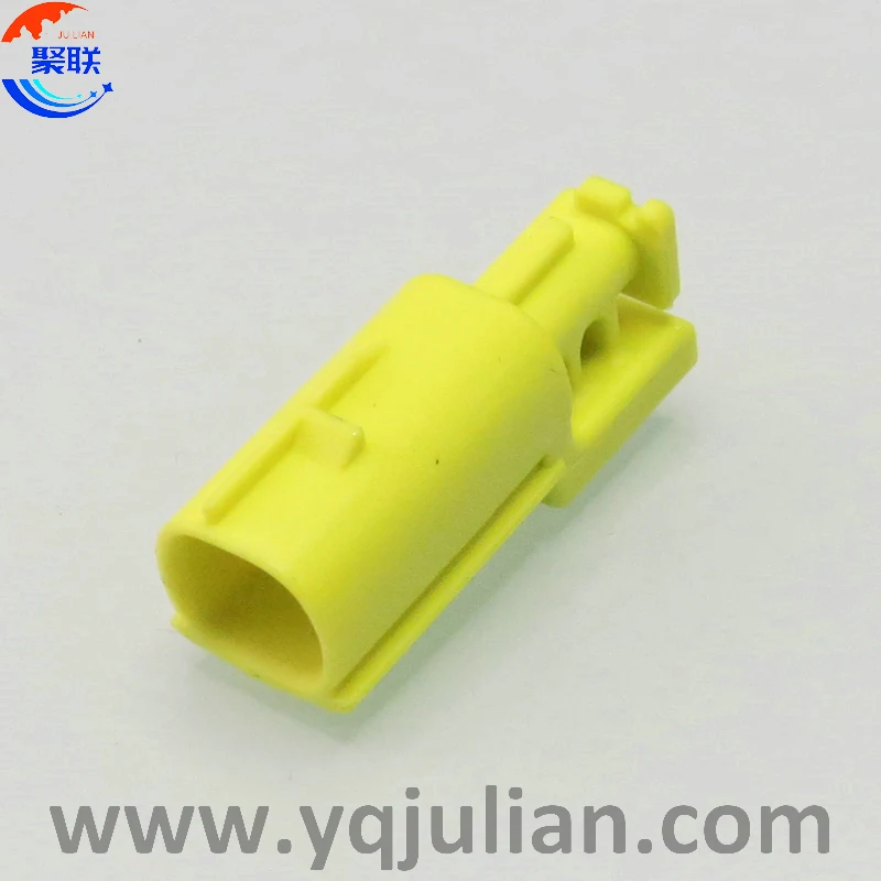 Auto 2pin plug 7C82-0651-70 90980-12697 wiring sealed plug electrical waterproof connector with terminals and seals