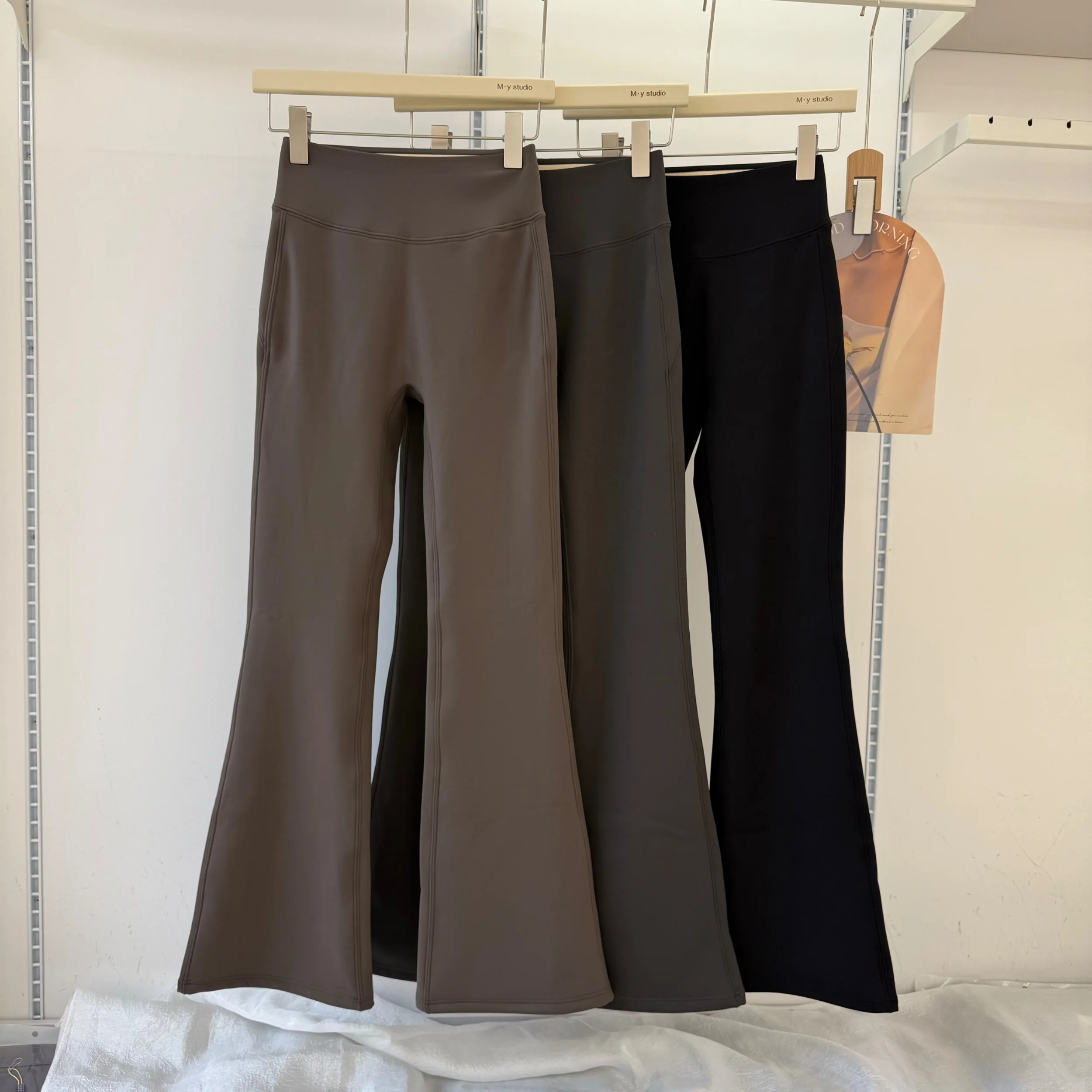 Pantaloni da yoga dimagranti a vita alta in lattice Floing Brued Arkskin Pantaloni micro svasati Pantaloni lunghi che migliorano il culo Fitn