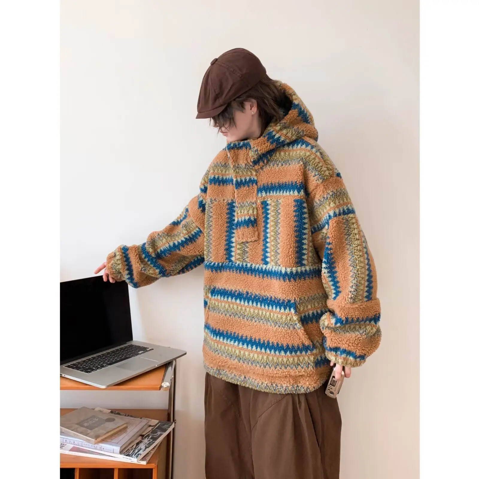 Color Blocked Lambhair Hooded Sweatshirt Loose and Personalized Casual Fleece Long Sleeved Hooded Jacket