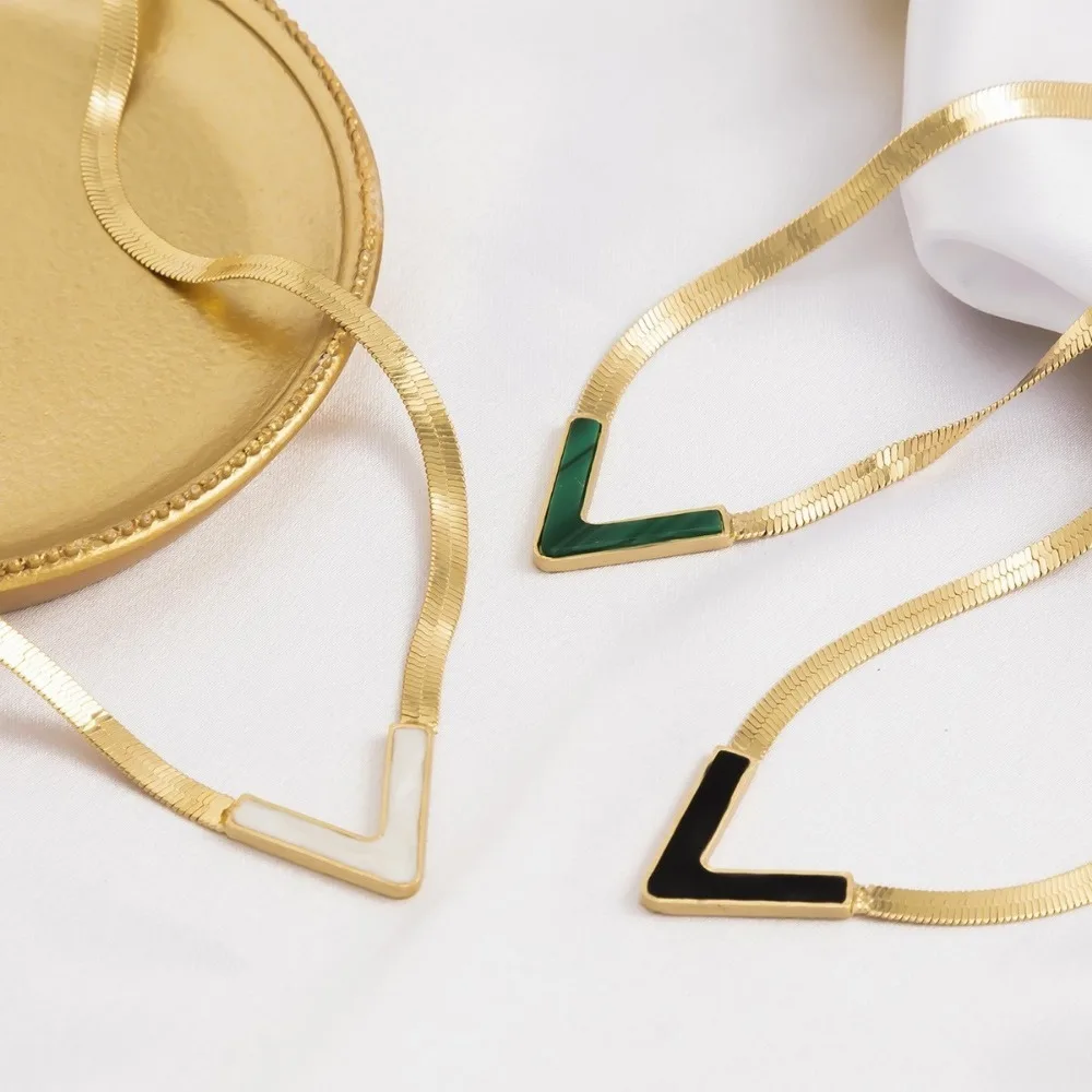 Retro Temperament V Shape Enamel Pendant Necklace For Women Personality Gold Color Stainless Steel Collarbone Chain Jewelry Gift
