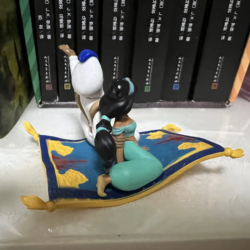1Piece 11.5*6cm Authentic Disney Aladdin and Princess Jasmine figurine