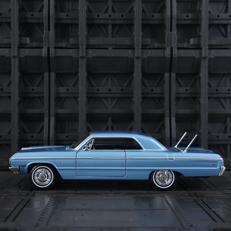 Maisto 1:26 simulatie 1964 Chevrolet Impala SS legering automodel ornament collectie, deuren en kap kan worden geopend