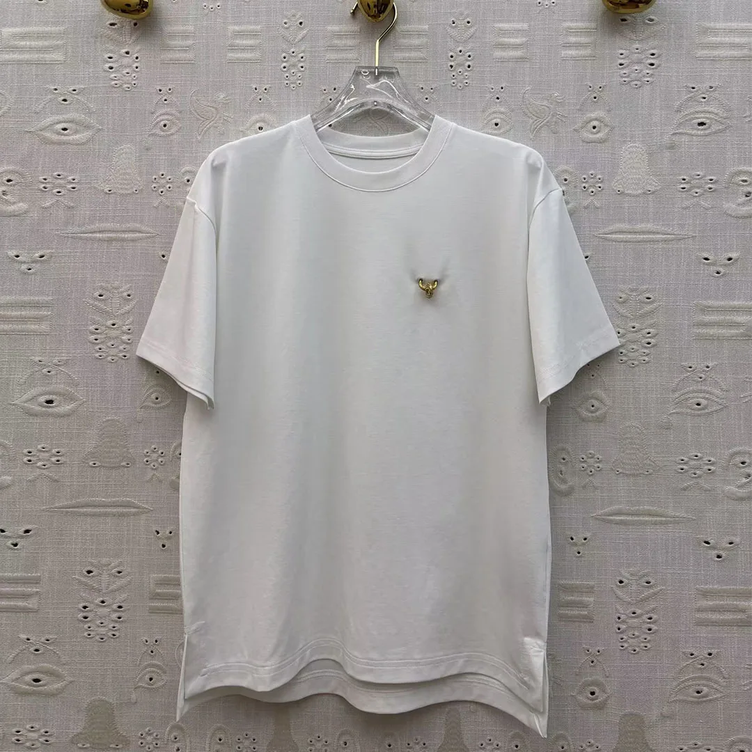 

Новая женская футболка из хлопка на весну-лето 2026 года, однотонная, с круглым вырезом, коротким рукавом, золотыми пуговицами спереди, повседневная, свободного кроя