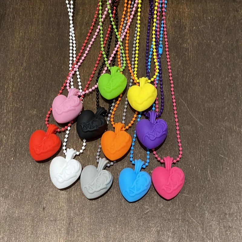 collier-en-forme-de-cœur-en-resine-de-silicone-bijou-de-mode-pour-femmes-edition-de-noel-design-original-sans-risque-de-dommage-chaine-en-alliage-plaque-or