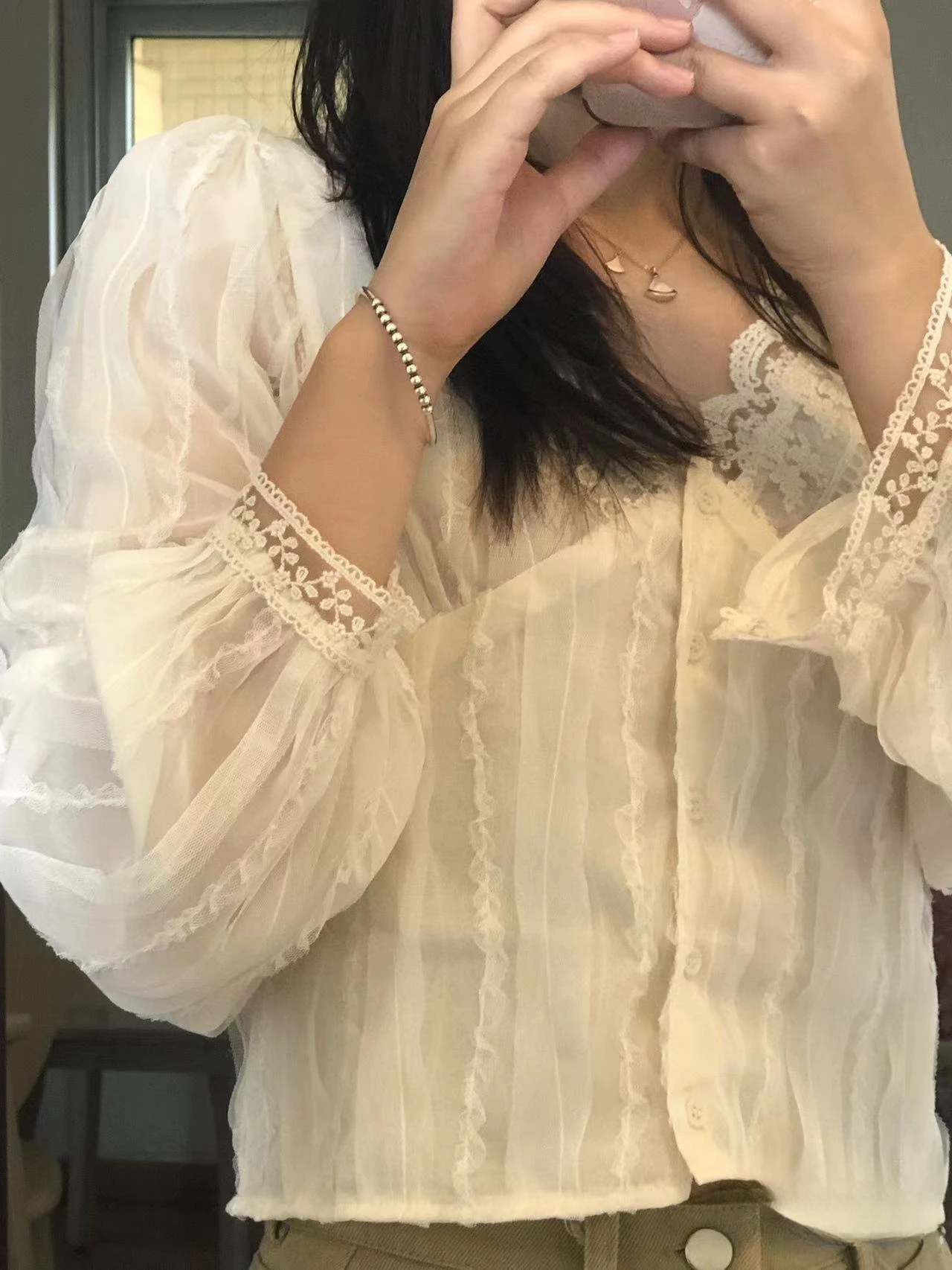 

Рубашки женские с v-образным вырезом и длинным рукавом, однотонные кружевные рубашки в корейском стиле, универсальные, простые, элегантные, офисные, женские, мягкие, романтические, уличная одежда на каждый день