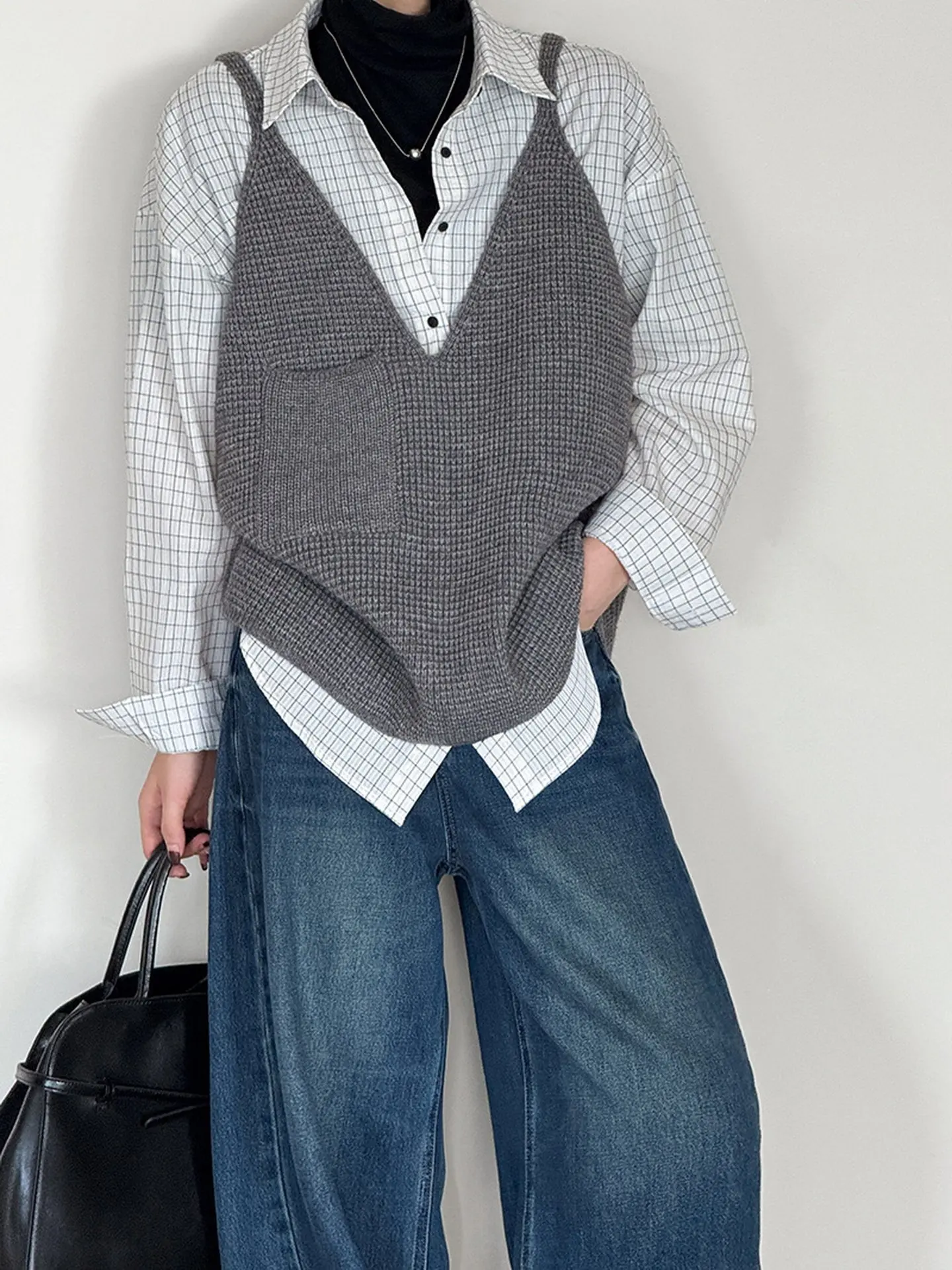 Colete de malha feminino na moda 2025 alça de ombro solto sensação outerwear Faionable Tank Top V-Ne mistura de fibra de poliéster