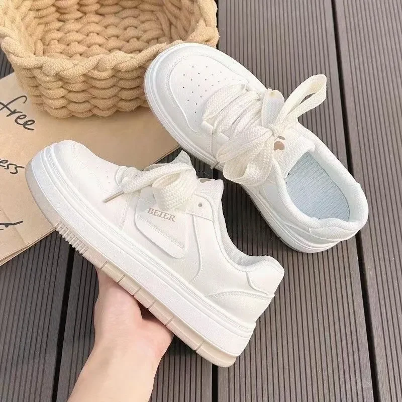 2024 Spring and autumn new casual fashion shoes board shoes Korean version of students lightning soft sole small white shoes