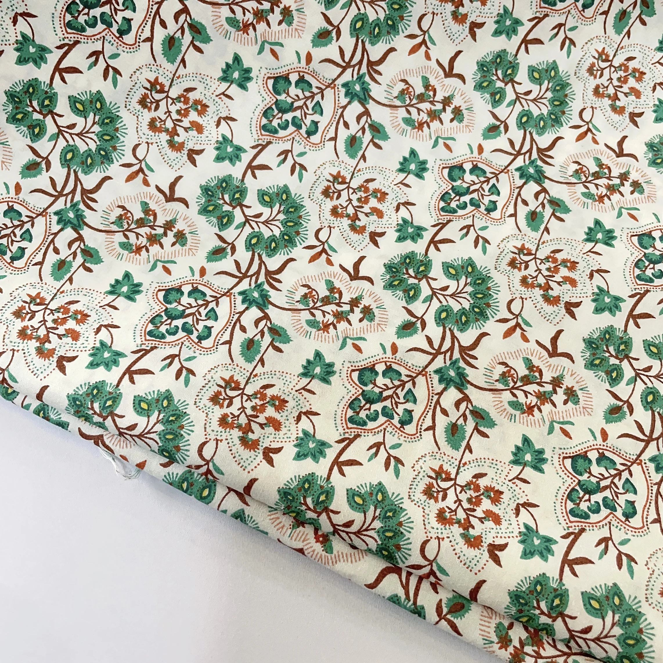 

Винтажная ткань из 100% хлопка с цветочным узором, зеленый цвет, растительный принт, смесь хлопка и льна, материал для пошива платьев и блузок в стиле бохо