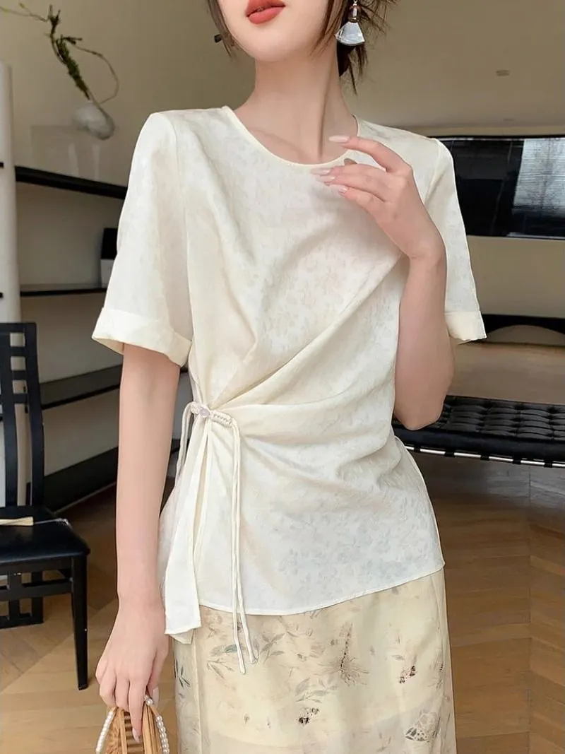 

Женская повседневная футболка с круглым вырезом и коротким рукавом, с цветочной вышивкой, модным традиционным дизайном на пуговицах, летняя новинка