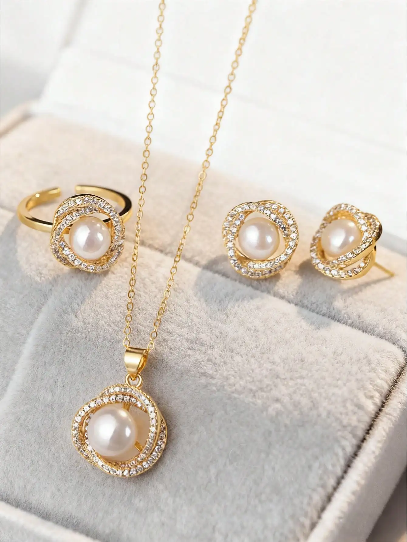 

4-Piece Gold-Tone Faux Pearl Jewelry Set with Rhinestone Halo Design for Women