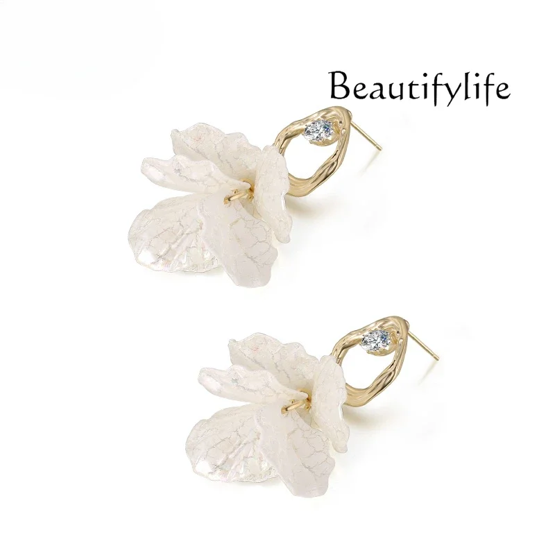 

Light luxury high-end white petal earrings women's design special-shaped exquisite earrings