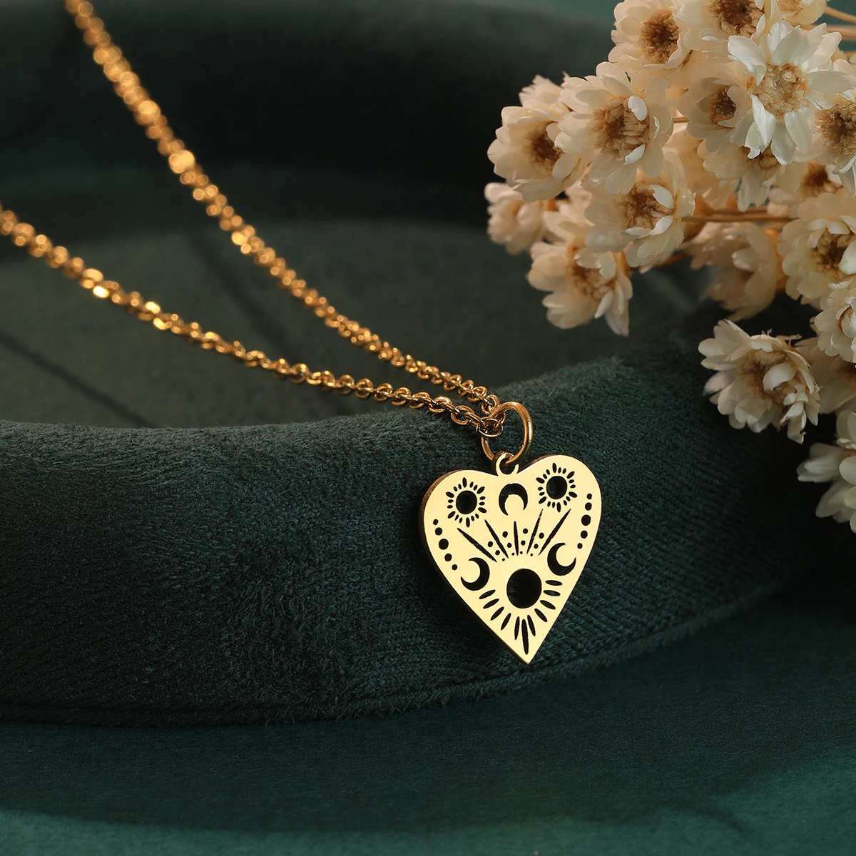 Kinitial Hexerei Himmlische Sonne Mond Muster Halskette Edelstahl Herz Anhänger Halskette Frauen Männer Vintage-Schmuck Geschenk
