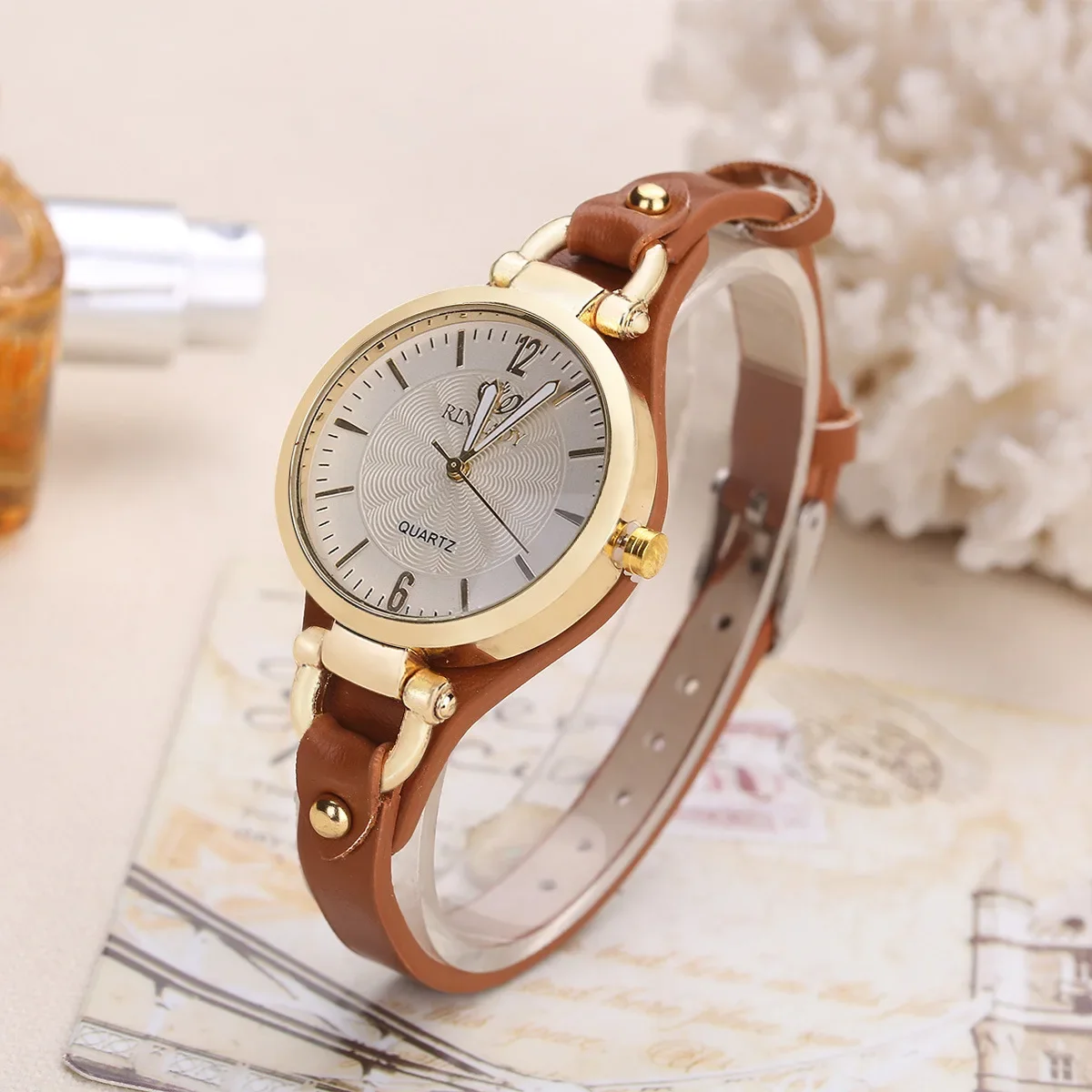 New Quartz Wristwatches Punk Rivet Women's Casual Simple Thin Belt PU Leather Quartz Watch for Women Exquisite Compact Watches