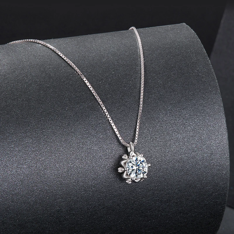 

Bamoer U 0.5CT Flower Moissanite Necklace 925 Sterling Silver Unique Flower Buds Design Certified Necklace Women Fine Jewelry