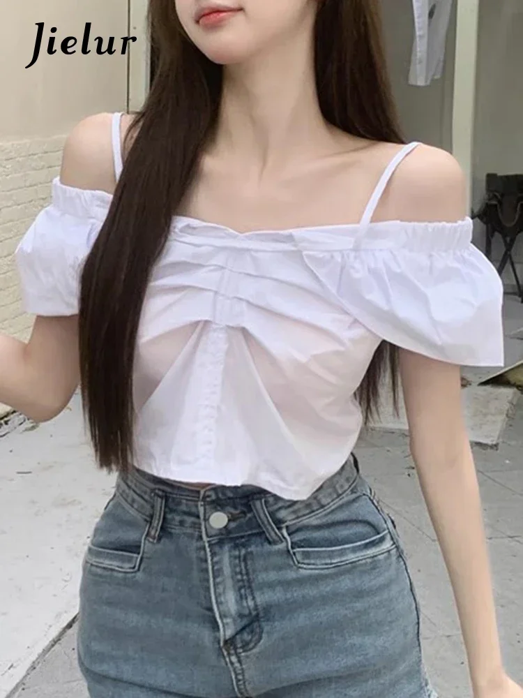

Jielur тонкая белая повседневная блузка с разрезом на шее без бретелек с пышными рукавами плиссированные модные сексуальные однотонные женские блузки в корейском стиле