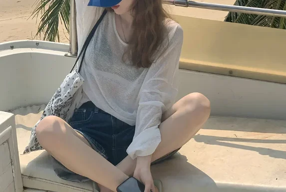 Sexy Transparent Top Solid Color V-Neck Long Sleeved Loose Long Sleeved T-Shirt Top for Women's Summer Beach Sunscreen Shirt Top