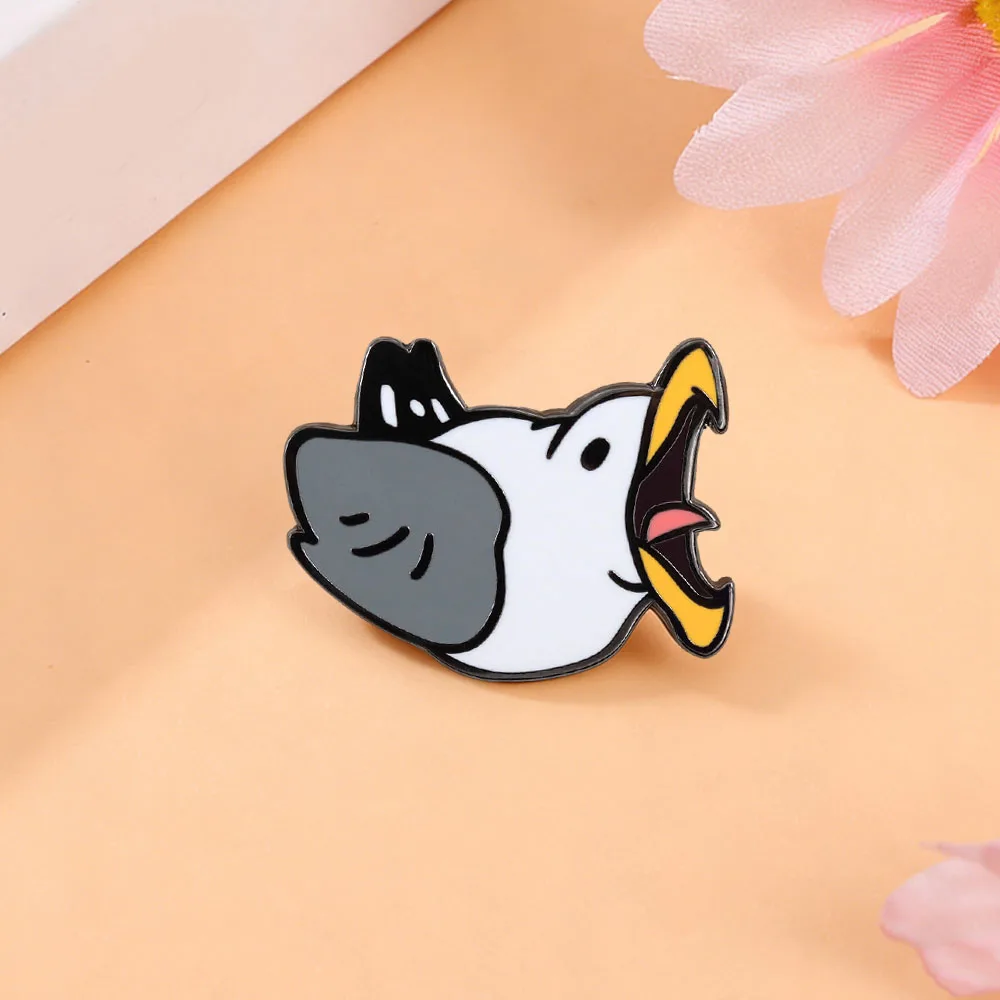 Super Auto Pets Lustige Weitmaul-Möwennadel aus Emaille, Strategie-Kartenspiel-Charakter-Brosche, Cartoon-Vogel-Abzeichen, Spieler-Accessoire – Detail 7