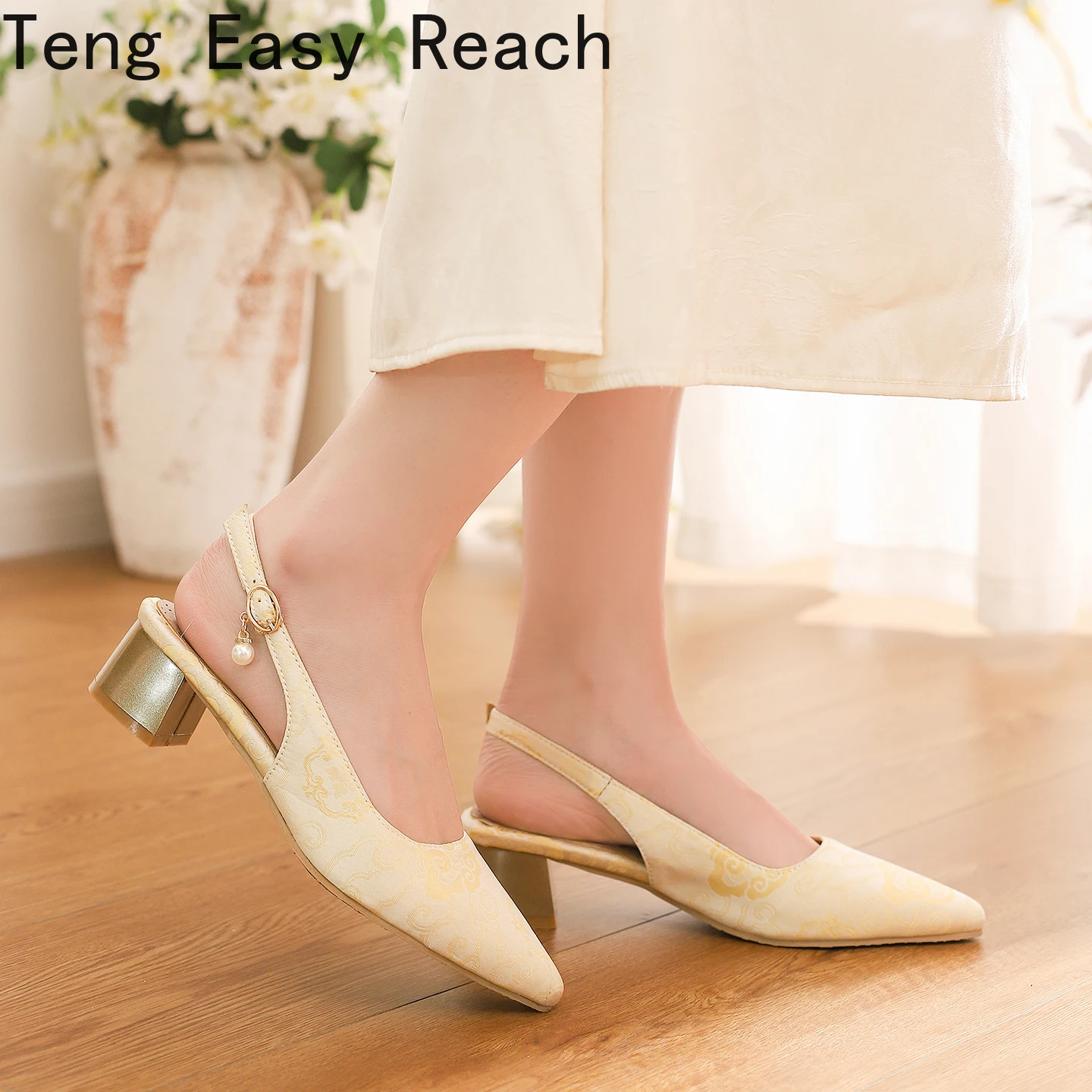 

2026 New Summer Style Women's High Heels Elegant Middle Heels Closed Pointed Thick Bottom Sandals Size 33-43