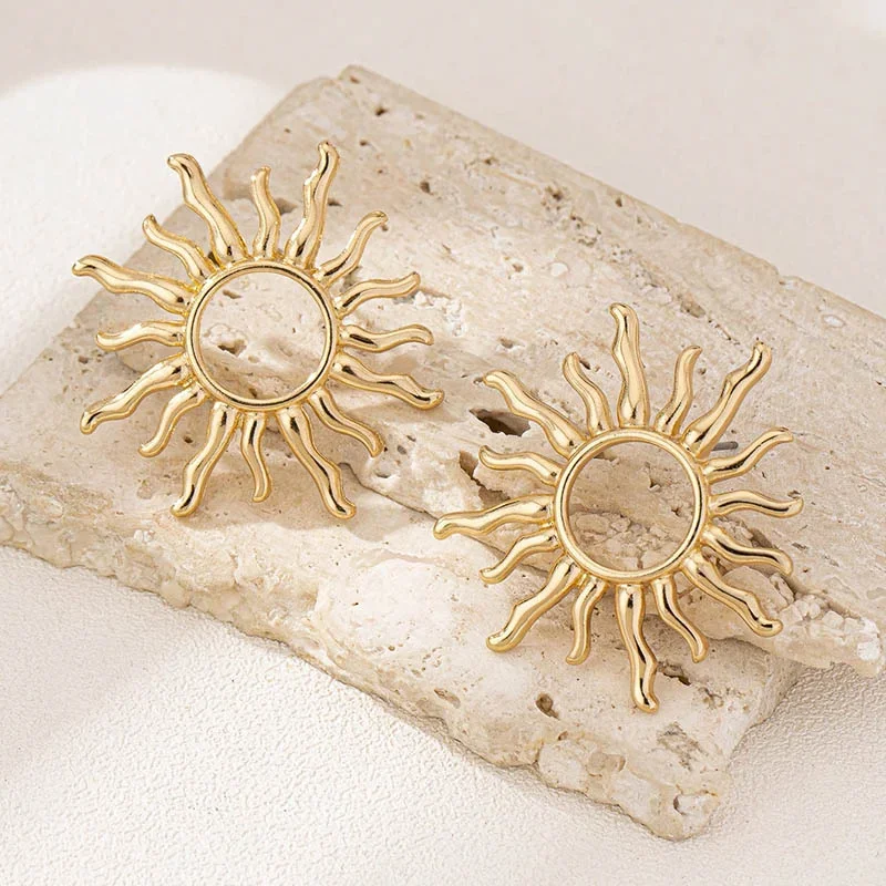 Retro Exaggerated Sunflower Gold Color Metal Earrings For Women Holiday Party Gift OL Fashion Jewelry Ear Accessories