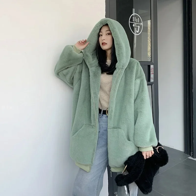 Giacca in peluche da donna invernale imitazione pelliccia di coniglio Rex medio e lungo nuovo cappotto ispessito con cappuccio per donna