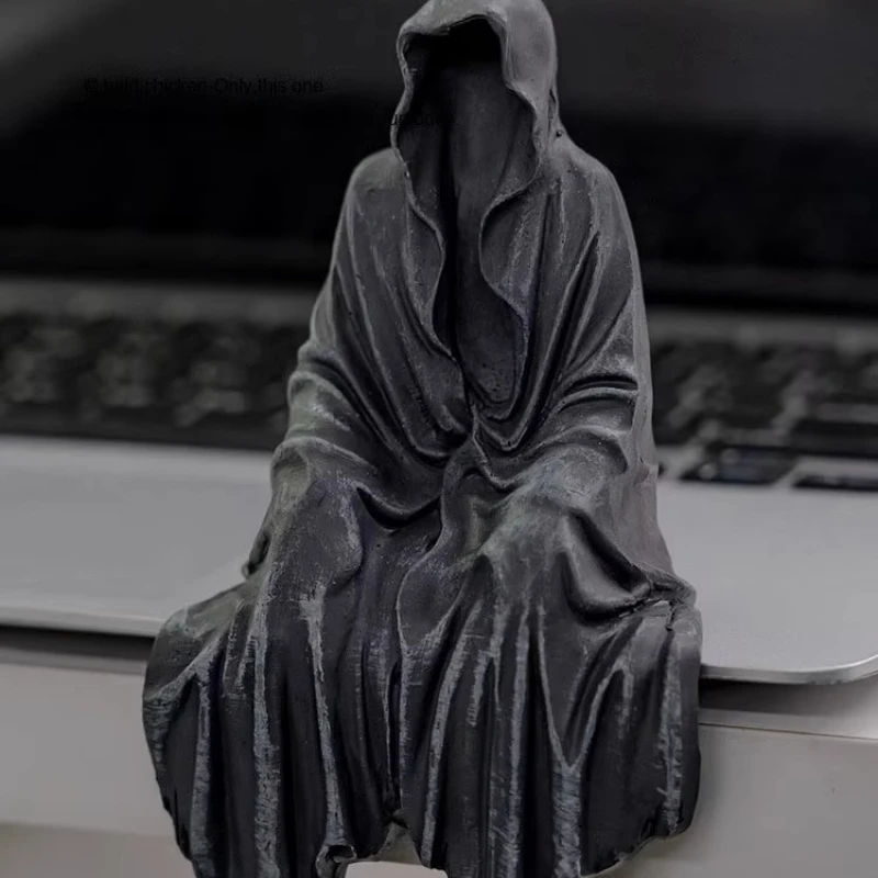 

Bored, put a man in black on the desktop to increase the mystery! Creative dark series display ornaments