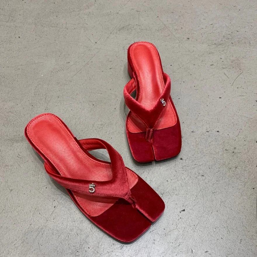 Square Head Slope Heel Toe Flip Flops Metal Buckle Decorative Sandals Wearing High-End High Heels Outside Comfortable Slippers