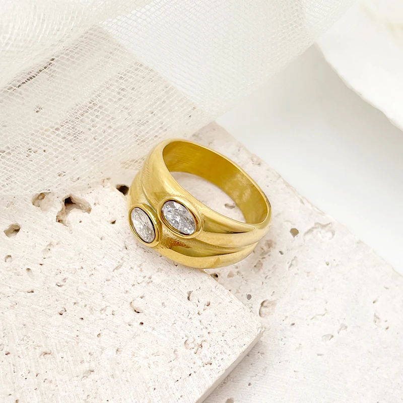 A pair of French style luxury and high-end fashionable stainless steel double-layer zircon rings, essential for birthday parties