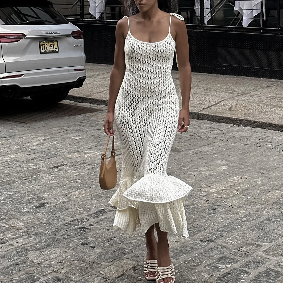 レディースビーチホリデーニットビキニカバーアップ、無地ダブルフリルスリップドレス、セクシーな透かし彫りビーチウェアカバーアップ