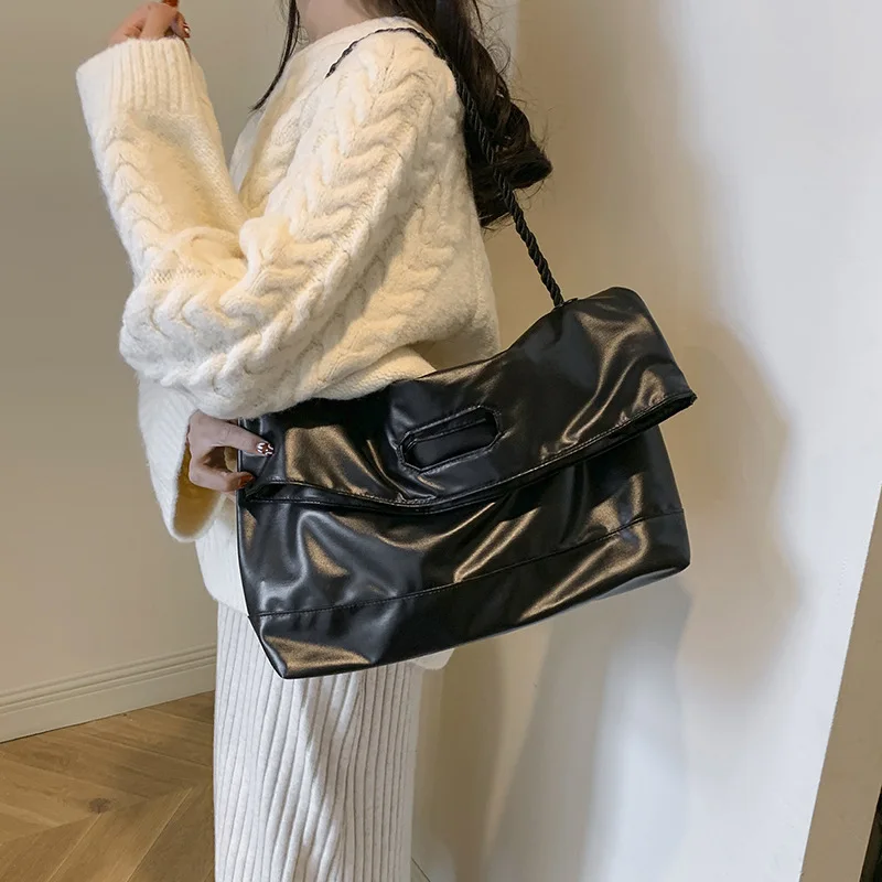 

Simple and Stylish Large Capacity Tote Bag for Women, New Versatile Commuting Bag, Student Class Shoulder Crossbody Bags