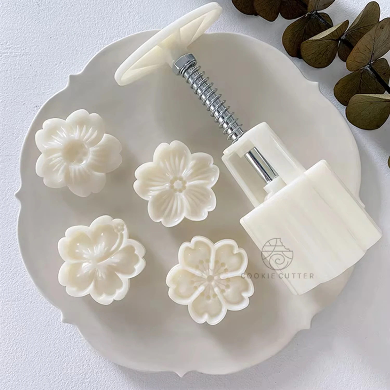 New 4Pcs/Set Mooncake Mold Cherry Blossom Flowers Pattern Stamps Hand Press Mold Plungers Pastry Tools Mid-autumn Festival