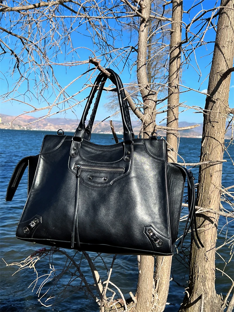 

Мотоциклетная сумка в стиле панк, большая сумка-тоут, женская сумка через плечо, украшенная заклепками, повседневная простая модная сумка для отдыха