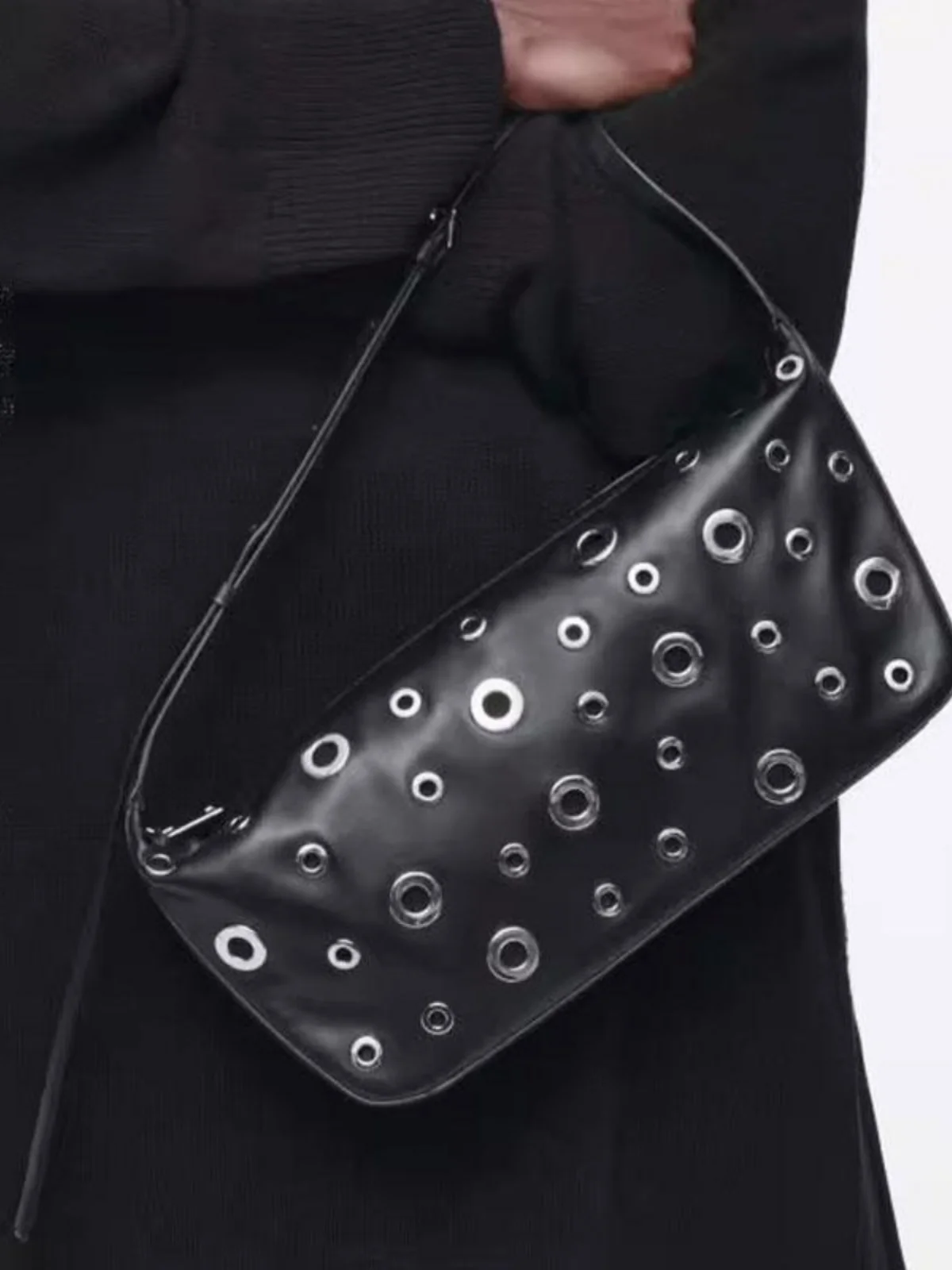 

Retro Faion Metal Rivet Underarm Bag Bla Motorcycle Sle Hobo Bag Single oulder Early Spring New Model Soft PU Leather