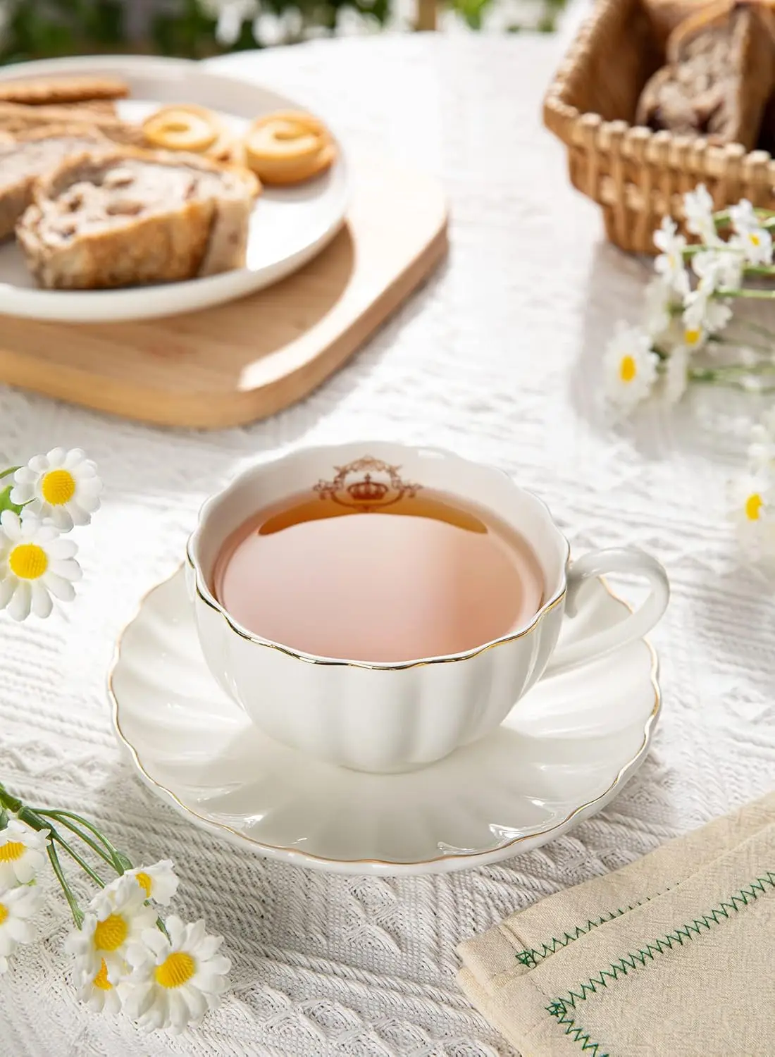

Королевские чайные чашки и блюдца, с золотой отделкой и подарочной коробкой, британские кофейные чашки, чашки для капучино, чашки для латте, набор из 6 (8 унций) — белый