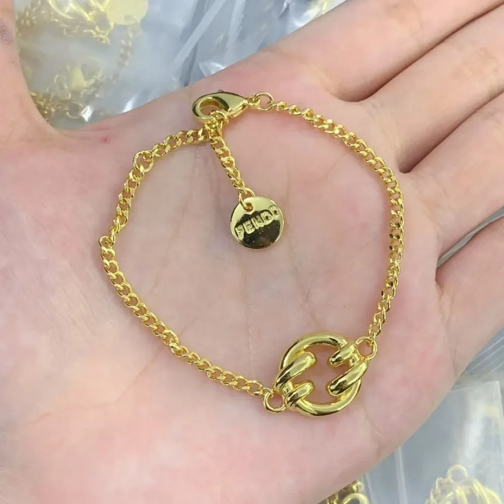 2025 جديد سلسلة فاخرة خفيفة سوار شخصية الموضة تنوعا الراقية هدية