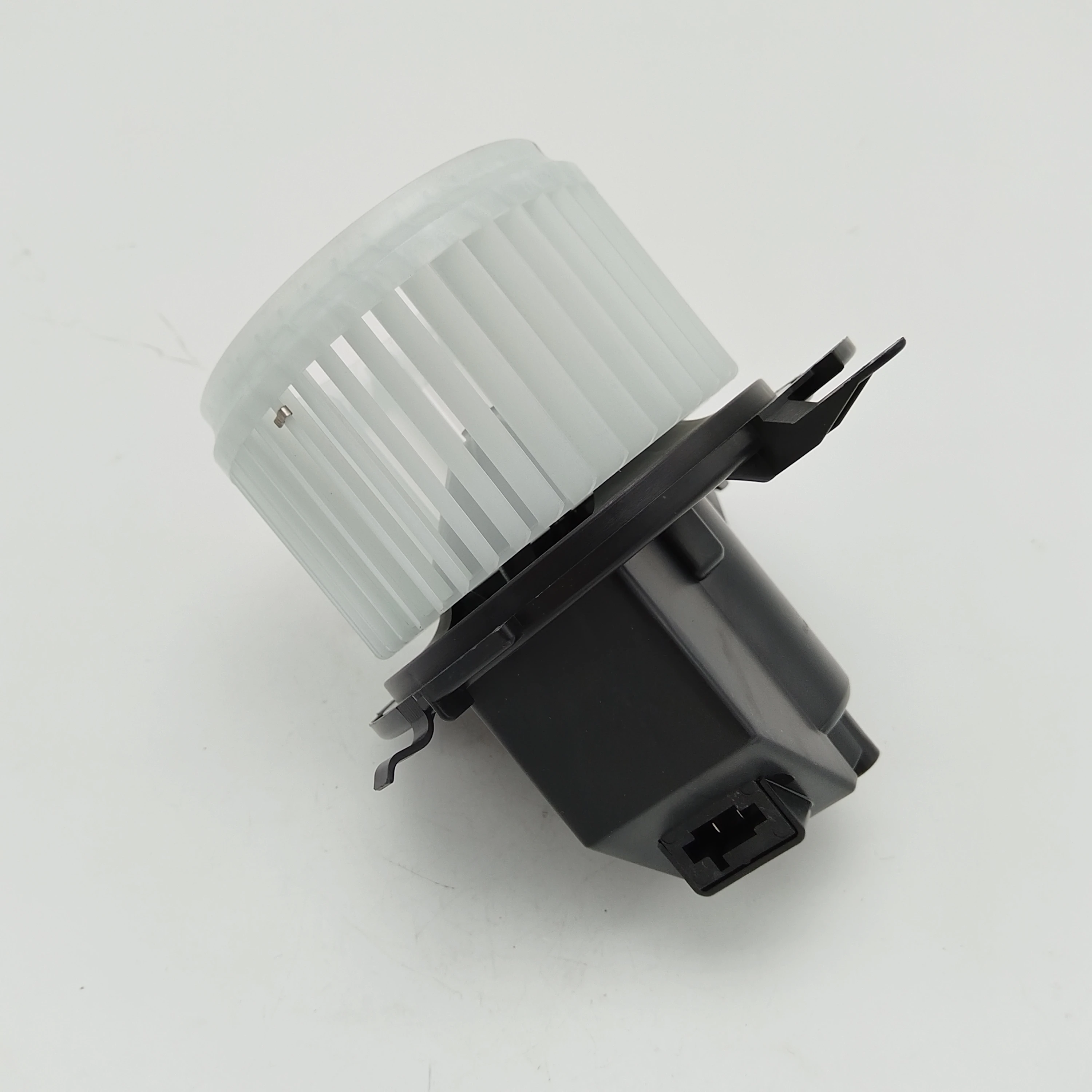 Left-Hand Drive Blower Motor Suitable for CITROEN C4 PICASSO  MK2 13-16 OE：5P1331000 930377 5P1330400 2777340