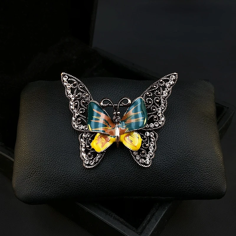 

Vintage Upscale Exquisite Antique Butterfly Brooch Women's Luxury Coat Insect Brooch Pin High Sense Niche Rhinestone Jewelry Pin