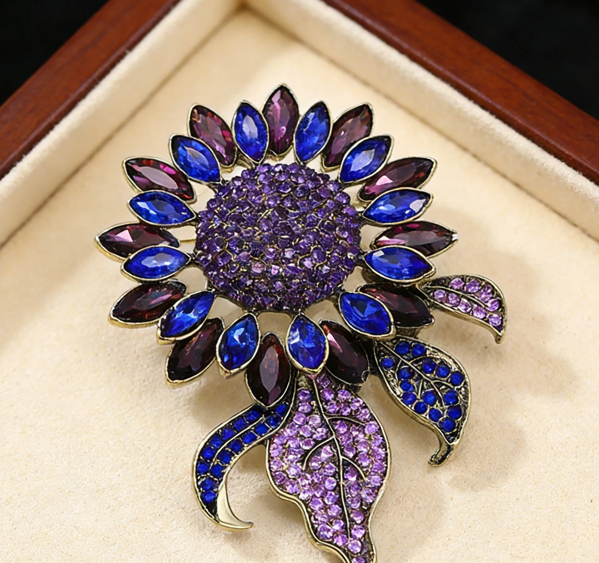 Vintage Exquisite Multicolor Zircon Sunflower Brooches For Women Fashion Crystal Pin Jewelry Party Office Suit Decor Unisex Gift view 3