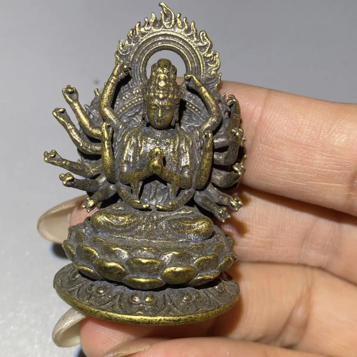Tibet Tibetan  Buddhist Thousand-Armed Guanyin Statues Figurines Lucky Ornaments Home Decoration gifts