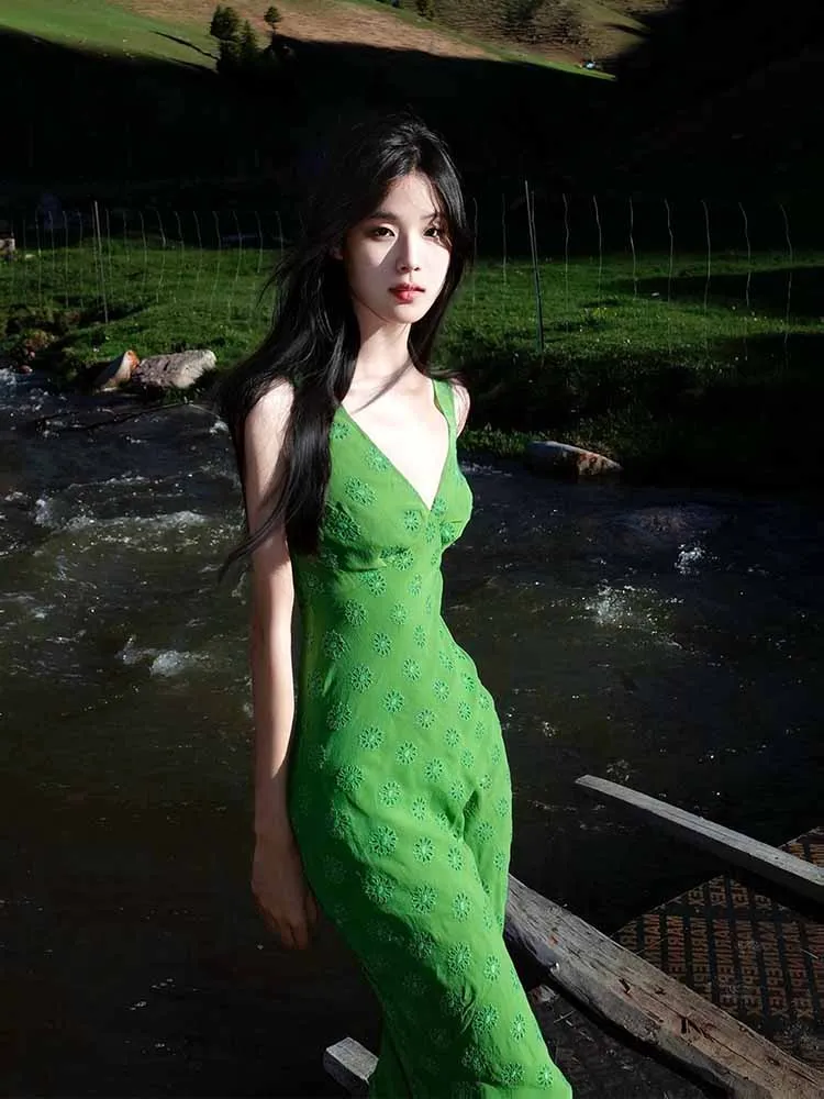 

Keni plus Size Embroidered V-Neck Dress Women's Summer Slimming Green Vest Dress A-Line High Waist Long Skirt Korean Style
