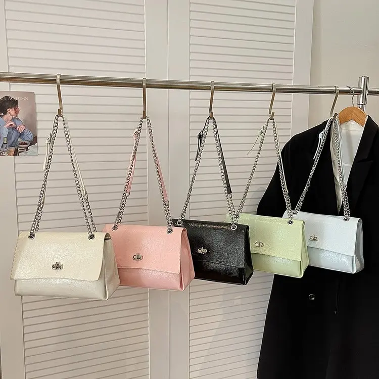 

2026 New High-end Chain Tote Women's Bag Commuter Versatile Fashion Shoulder Bag Light Luxury Simple Armpit Bag