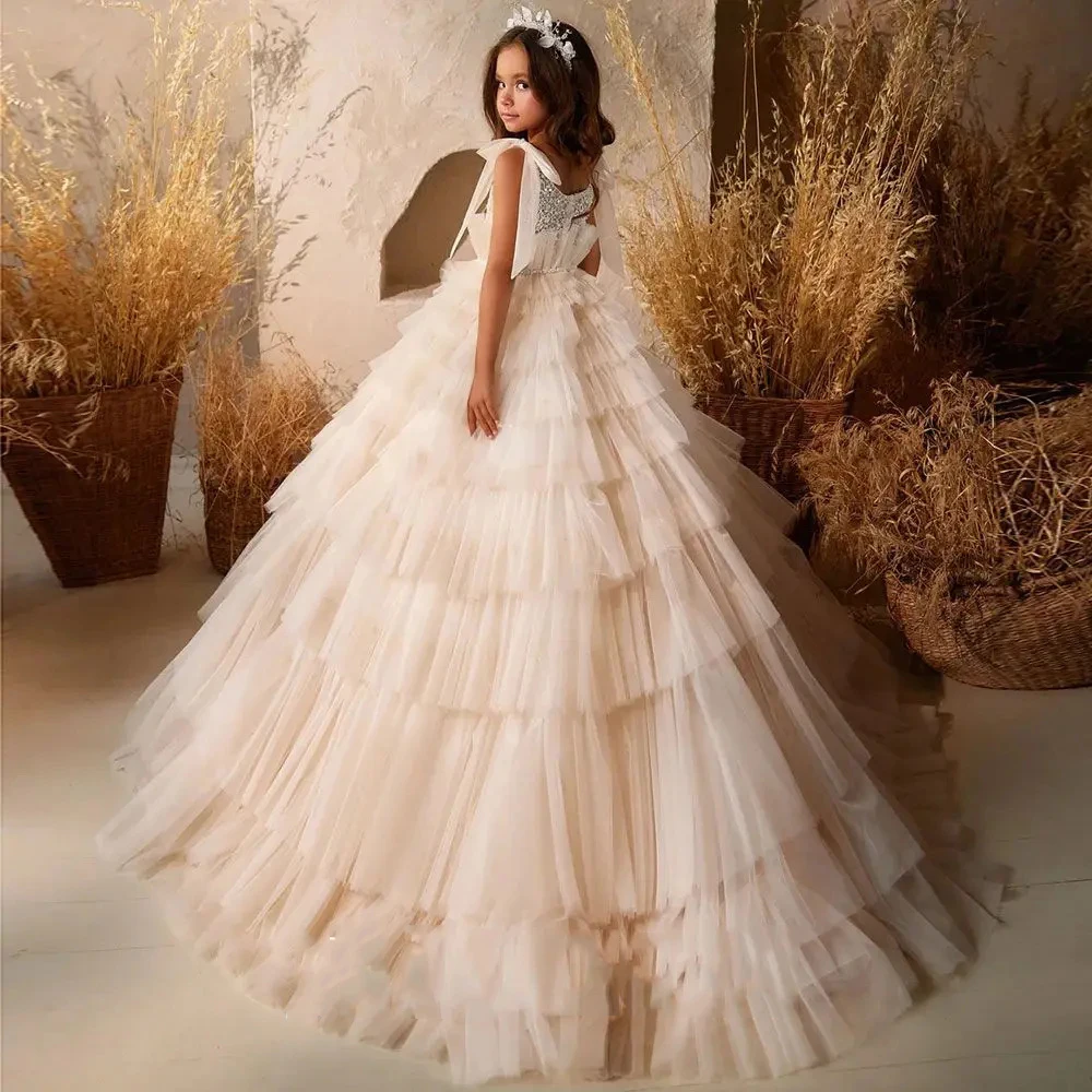 Cute Flower Girl Dress For Wedding Knee Length Feathers Tulle Puffy Applique Kids Birthday Party First Communion Ball Gowns