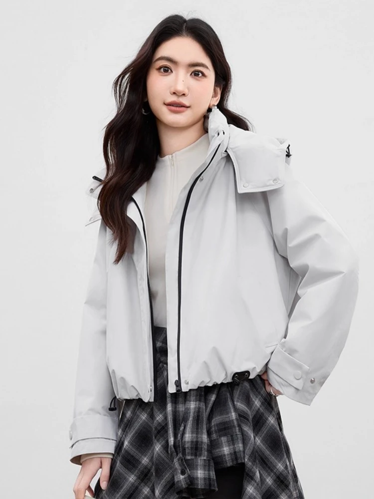 SENTUBILA 여성용 숏 화이트 덕다운 코트 2025 겨울 탈부착 가능한 후드 끈 디자인 따뜻하고 가벼운 숏 코트 W54YC1881