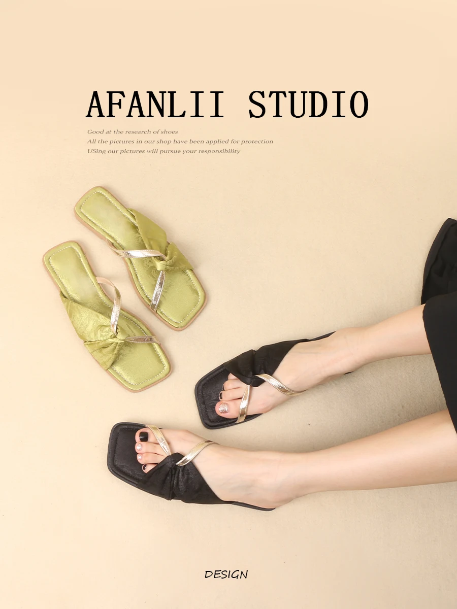 Summer new Chinese square flat slippers women wear a cross belt word