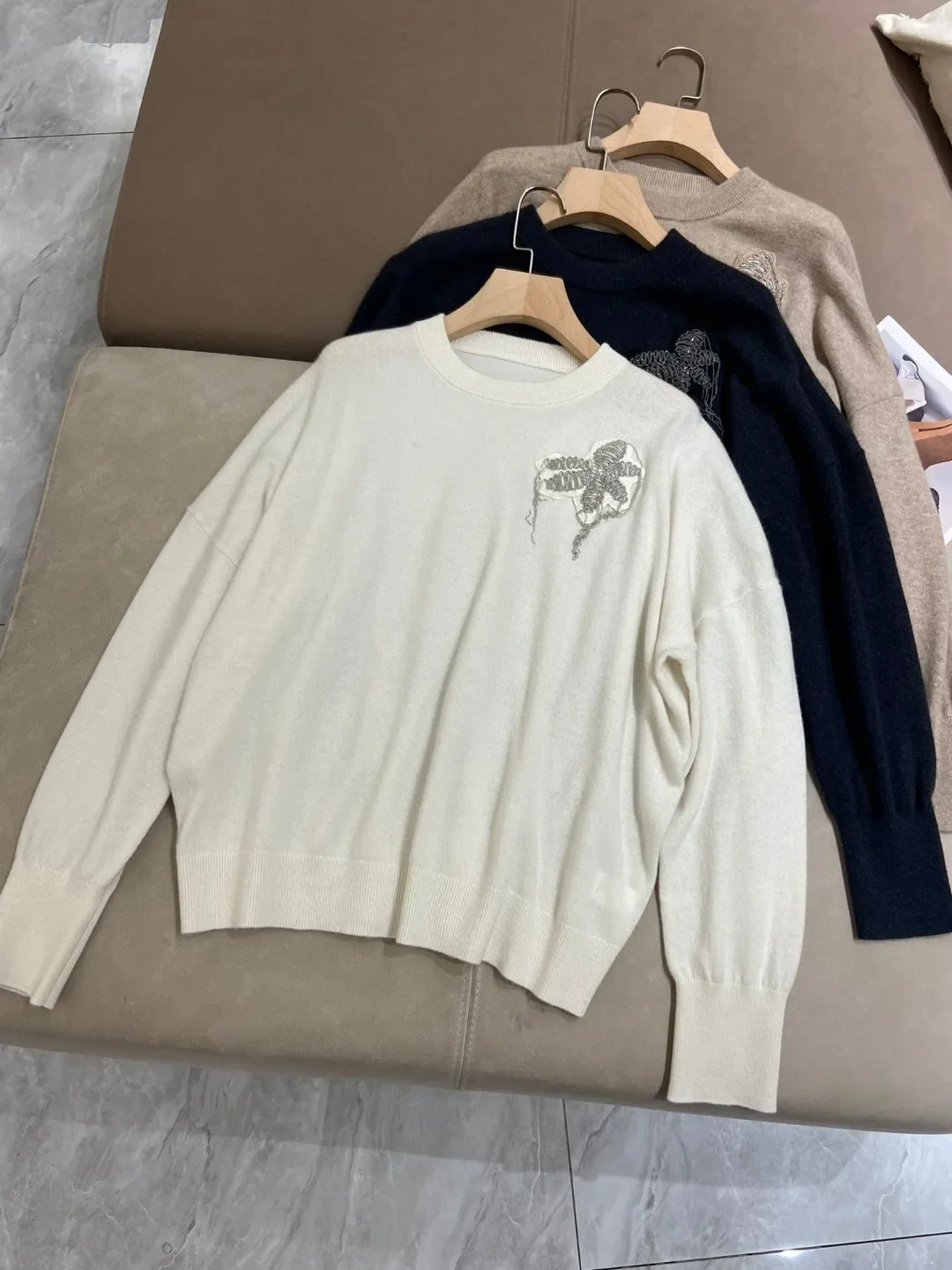 

100% Cashmere Women's Bead Embroidery Sweater Autumn Winter Round Neck Long Sleeve Fashion Female Knitted Pullover